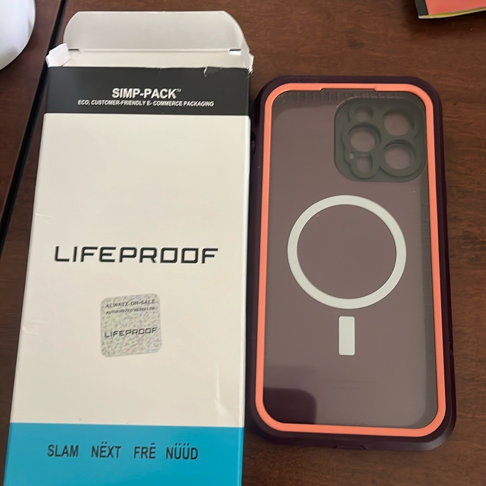 I-phone 13 pro Max Lifeproof case